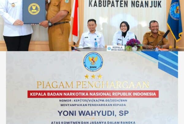 PENYERAHAN PIAGAM PENGHARGAAN KEPALA BNN RI KEPADA LURAH KEDONDONG KAB. NGANJUK