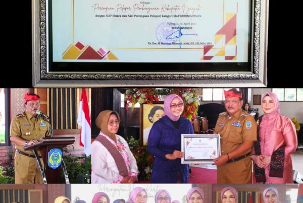 PENERIMAAN PENGHARGAAN DARI BUPATI NGANJUK PENERIMAAN PENGHARGAAN DARI BUPATI NGANJUK